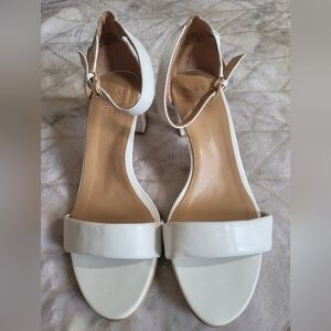 Naturalizer Vera Sandal White Size 9.5 slim ankle strap Heels Sandals